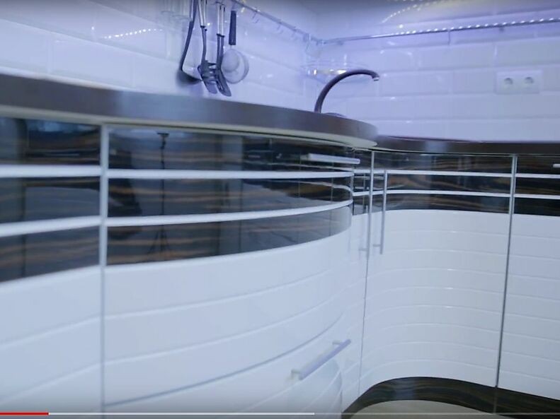 Кухня Бостон — длина 3,1 м ширина 2,4 м Кухня Бостон — длина 3,1 м ширина 2,4 м