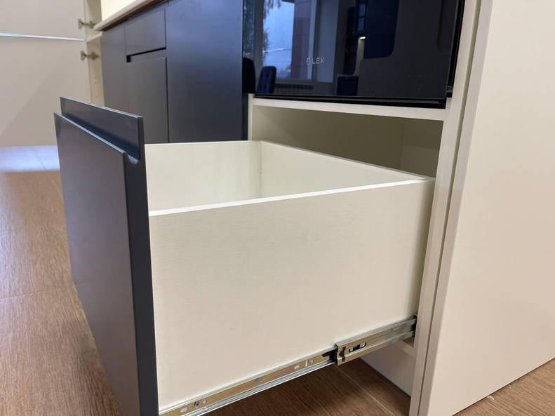 Кухня Маори — длина 2,8 м ширина 1 м