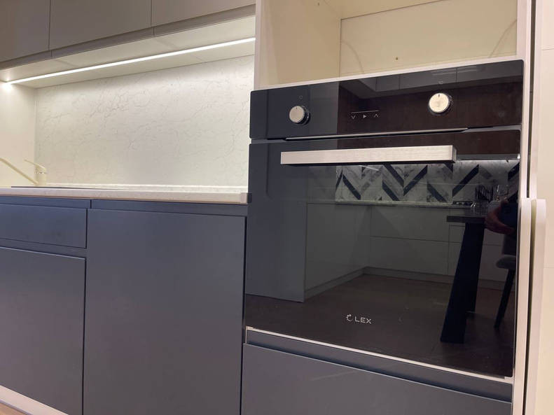 Кухня Маори — длина 2,8 м ширина 1 м