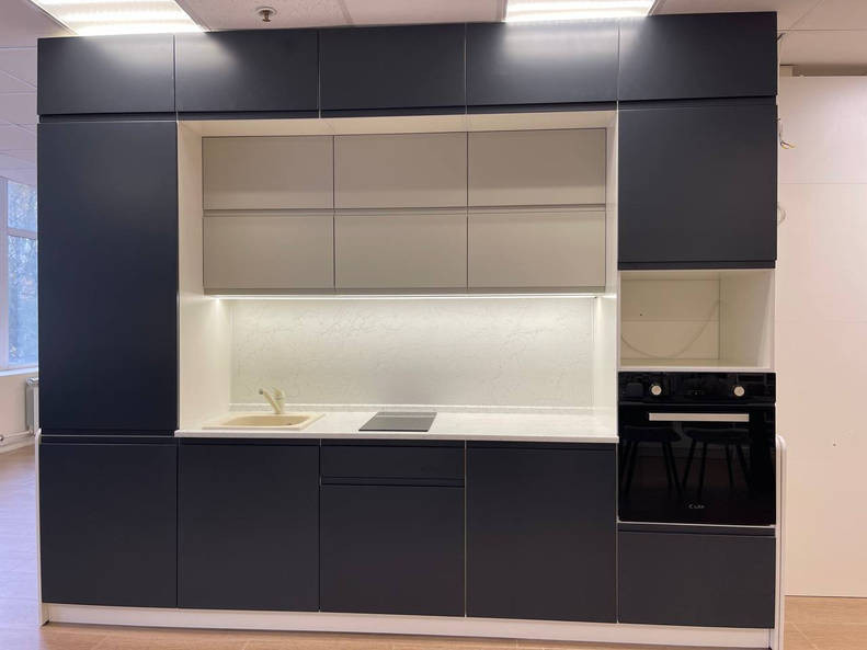 Кухня Маори — длина 2,8 м ширина 1 м