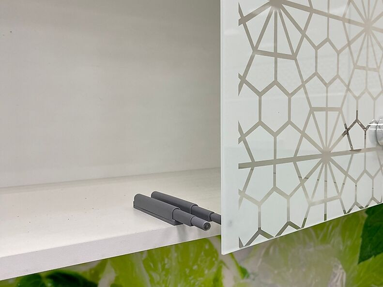 Кухня Люкс — длина 2,5 м ширина 1,8 м Кухня Люкс — длина 2,5 м ширина 1,8 м