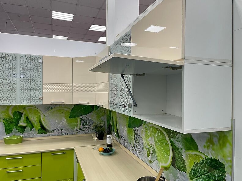 Кухня Люкс — длина 2,5 м ширина 1,2 м Кухня Люкс — длина 2,5 м ширина 1,2 м