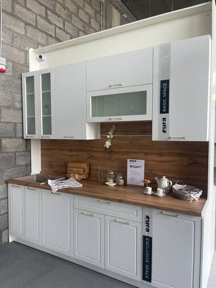 Кухня Моцарт — длина 3,8 м ширина 2,2 м