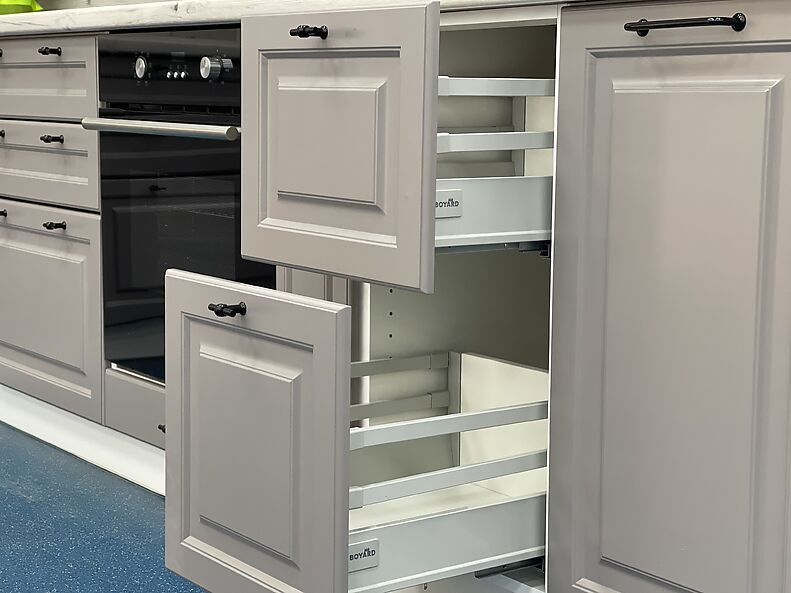 Кухня Ницца Роял — длина 3,4 м ширина 2,6 м Кухня Ницца Роял — длина 3,4 м ширина 2,6 м